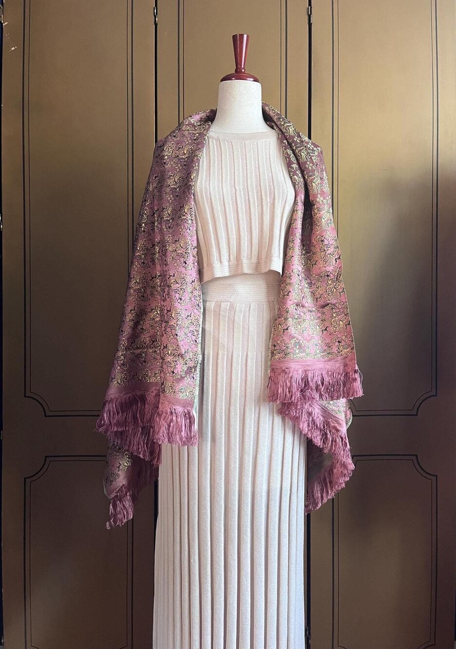 Vintage shawl in rose gold with fringes